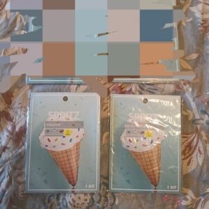 2 Pieces SPRITZ Mint Ice Cream Cone Party Decorations